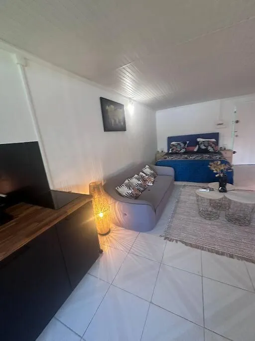 Studio Sagesse D'Elodie. Le Moule Apartment