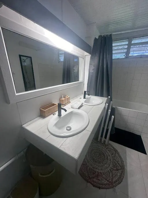 Studio Sagesse D'Elodie. Le Moule Apartment